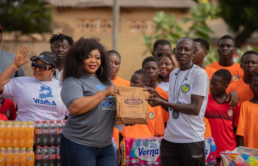 Asempa FM’s Fire Lady donates to Ashaiman Future Leaders FC - Nsemkeka