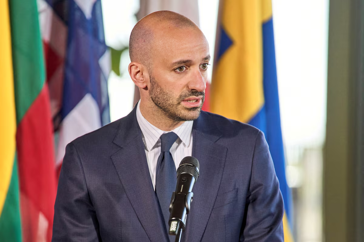 France expels Algerian officials in tit-for-tat measure, minister says ties 'totally blocked' - Nsemkeka