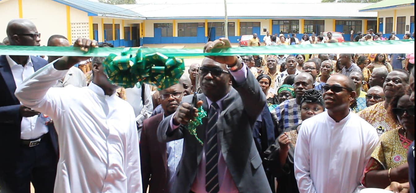 GES boss commissions Smart Classrooms at Opoku Ware SHS to boost digital learning - Nsemkeka