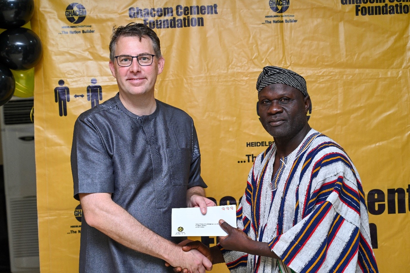 GHACEM Foundation donates 10,000 bags to Northern schools and hospitals