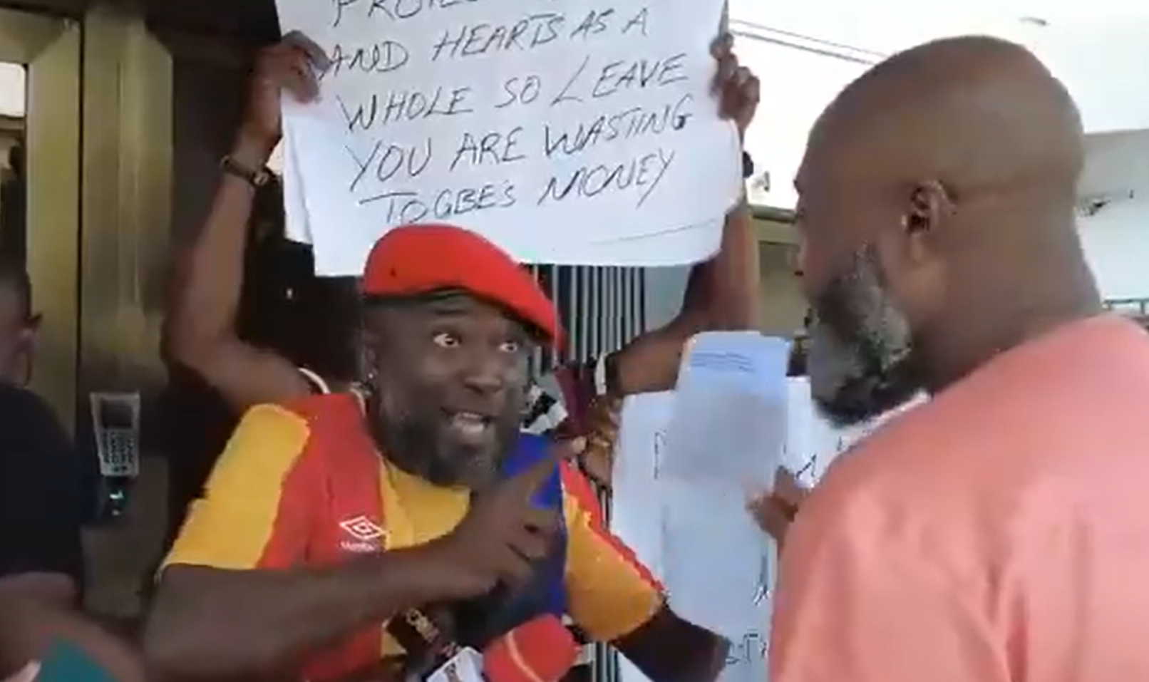 Hearts fans prevent the club’s MD from accessing office, accuse him of being incompetent - Nsemkeka