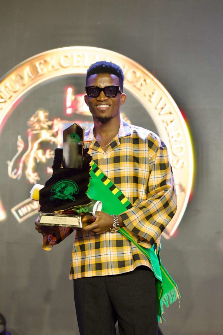 Otumfuo honours Kofi Kinaata with ‘Youth in Entertainment Award’ at Millennium Excellence Awards - Nsemkeka