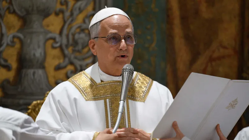 Pope Leo XIV calls Church 'a beacon to illuminate dark nights' in first mass - Nsemkeka