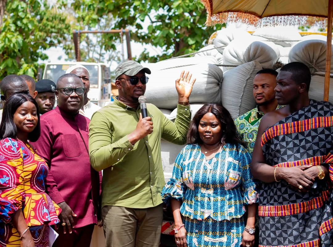 YEA donates bags of maize to some SHSs in Bono Region  - Nsemkeka