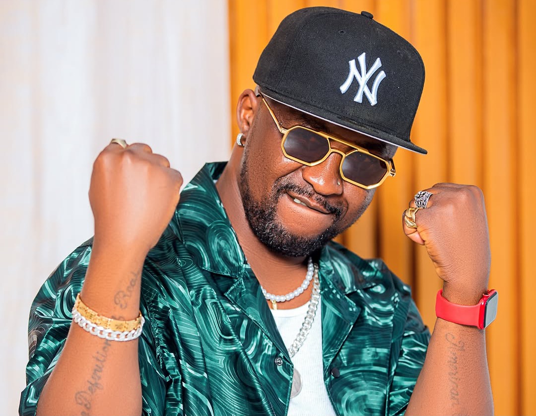 Archipalago Blãsts Kotoka Airport Staff For Trying To Stop Him From Filming At The Airport – Watch Video - Nsemkeka.com