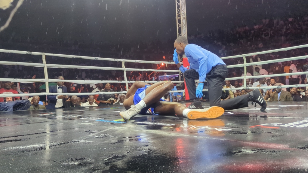 Battle of the Beasts: Ahmed Abdul floors Haruna Mohammed to take his national cruiserweight crown - Nsemkeka