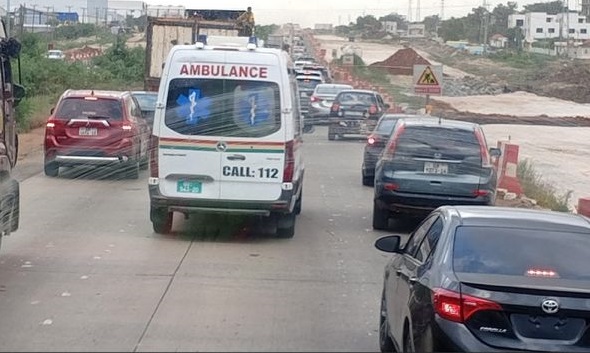 Hundreds stranded as overturned tipper truck causes massive gridlock on Accra-Tema motorway - Nsemkeka