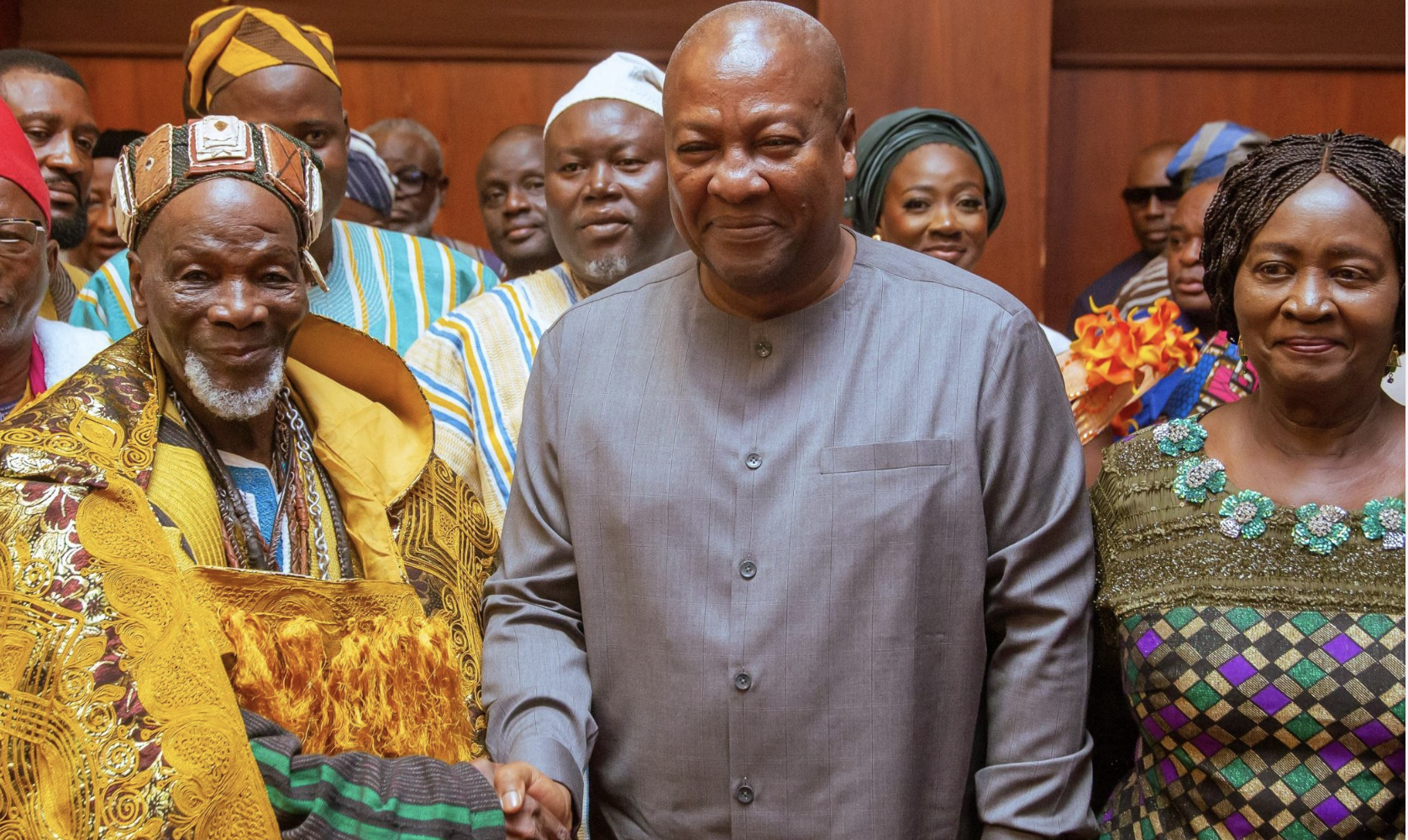 Mahama commends Ya-Na for peace in Dagbon - Nsemkeka