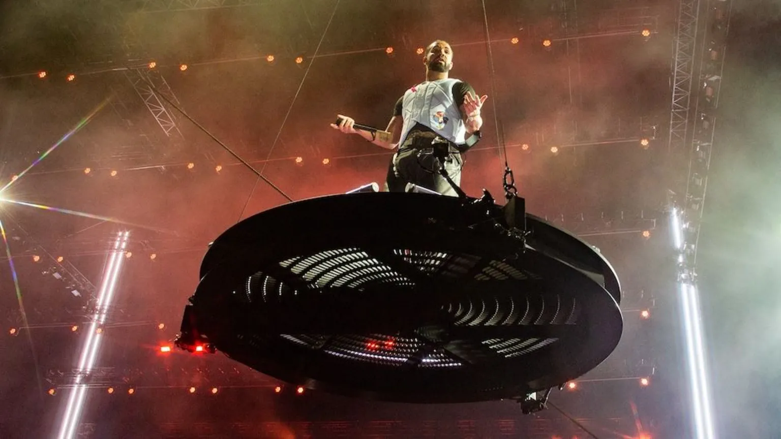Disappointment as Drake's final Wireless show ends after 40 minutes - Nsemkeka